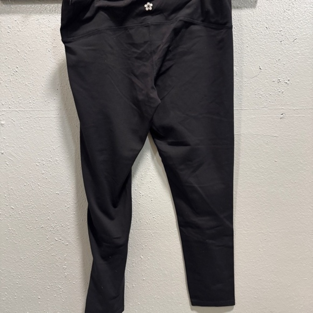 Tuff Athletics Black Cropped Leggings - Picture 3 of 4